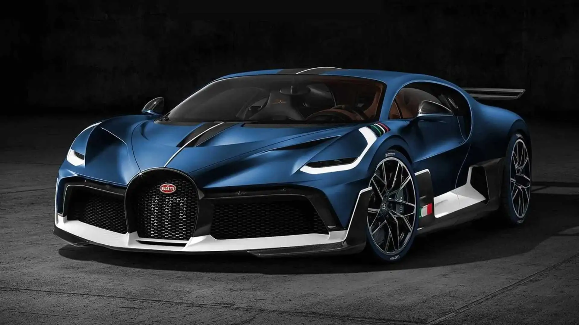 Bugatti Divo Looks Divine Wearing Heritage Paint Jobs [30 Images]