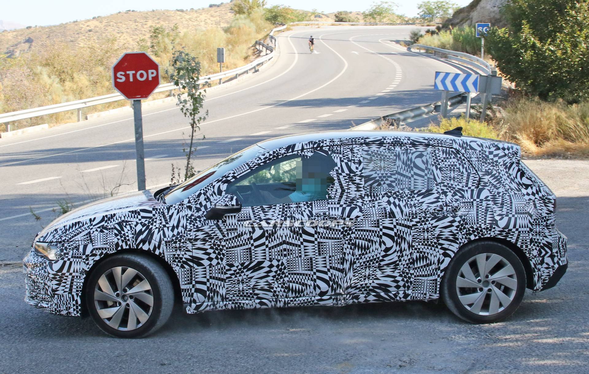 New VW Golf GTE Plug In Hybrid makes Spy Photo Debut