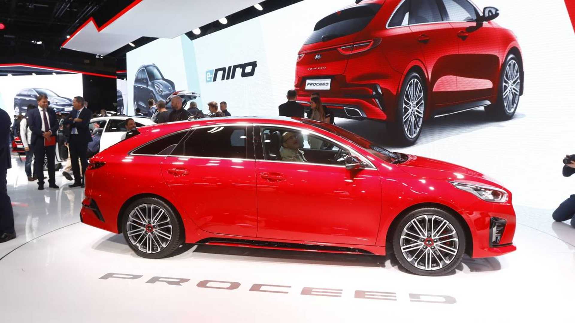 2019 Kia ProCeed brings shooting brake styling to Paris