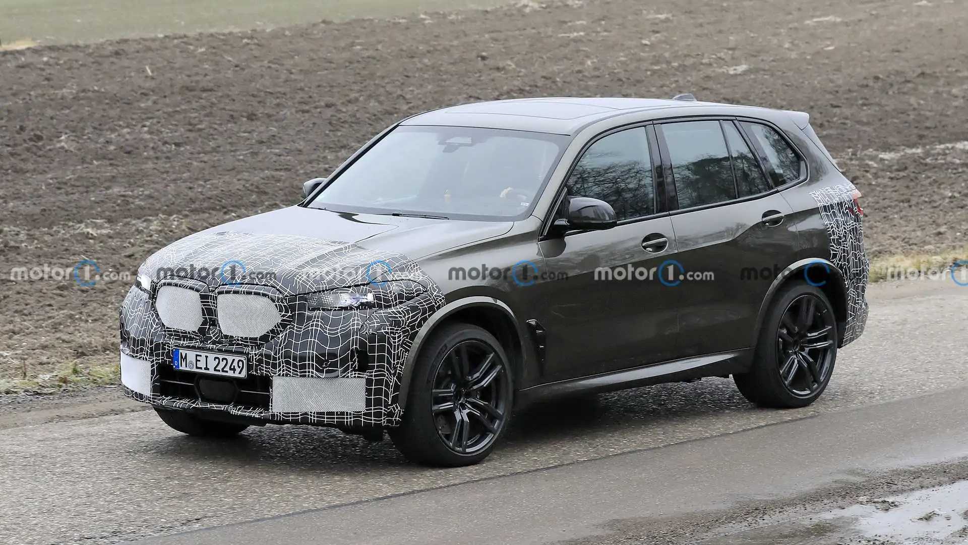 2023 BMW X5 M Facelift Revised Hiding Front and Rear