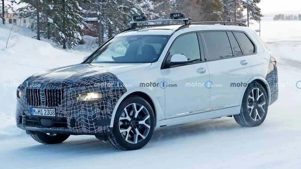 New spy photos show a redesigned BMW X7 playing in the snow