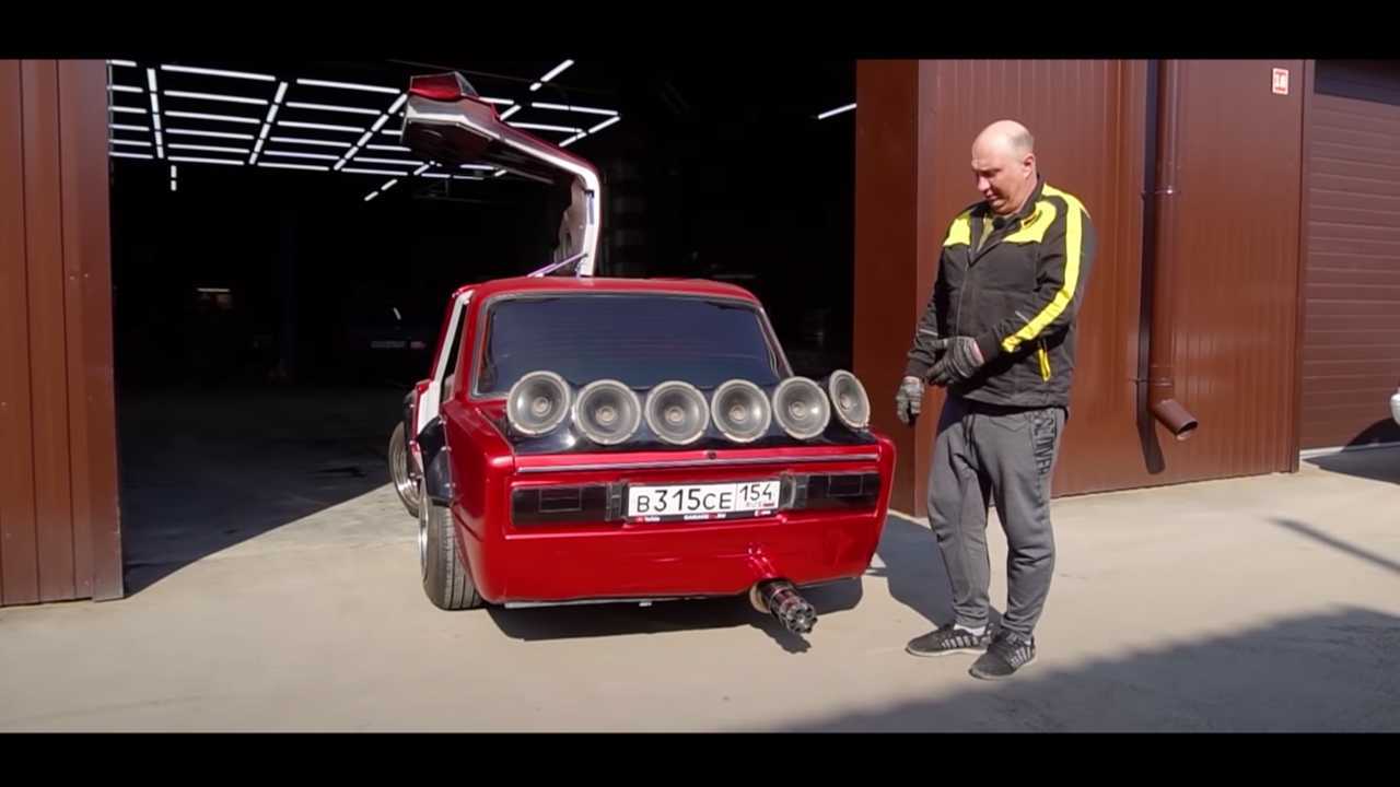Lada with Machine gun Exhaust and Gullwing Doors is Russian Tuning at Its Finest