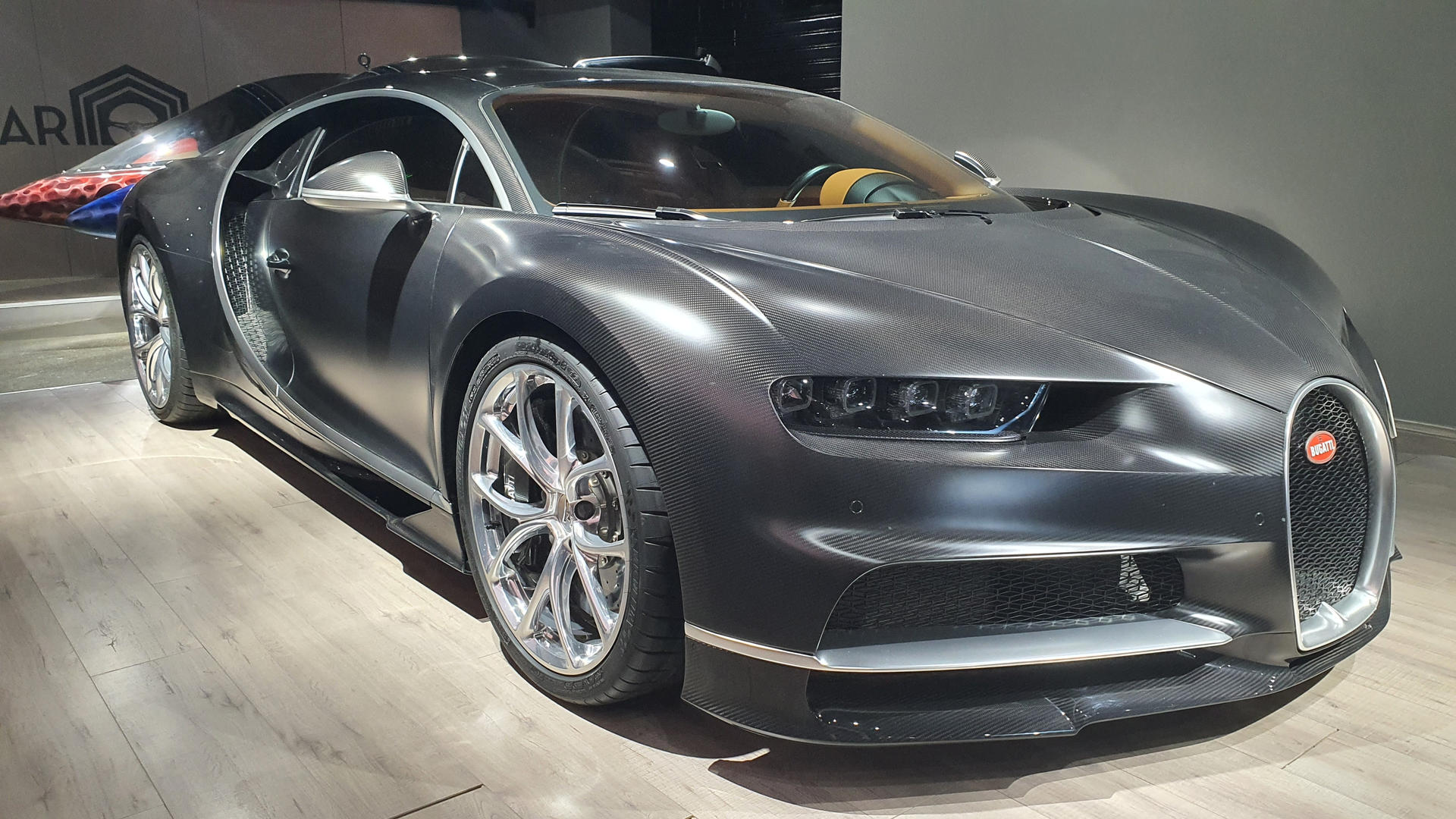Bugatti Chiron with Naked Carbon Fiber Body Looks Menacing