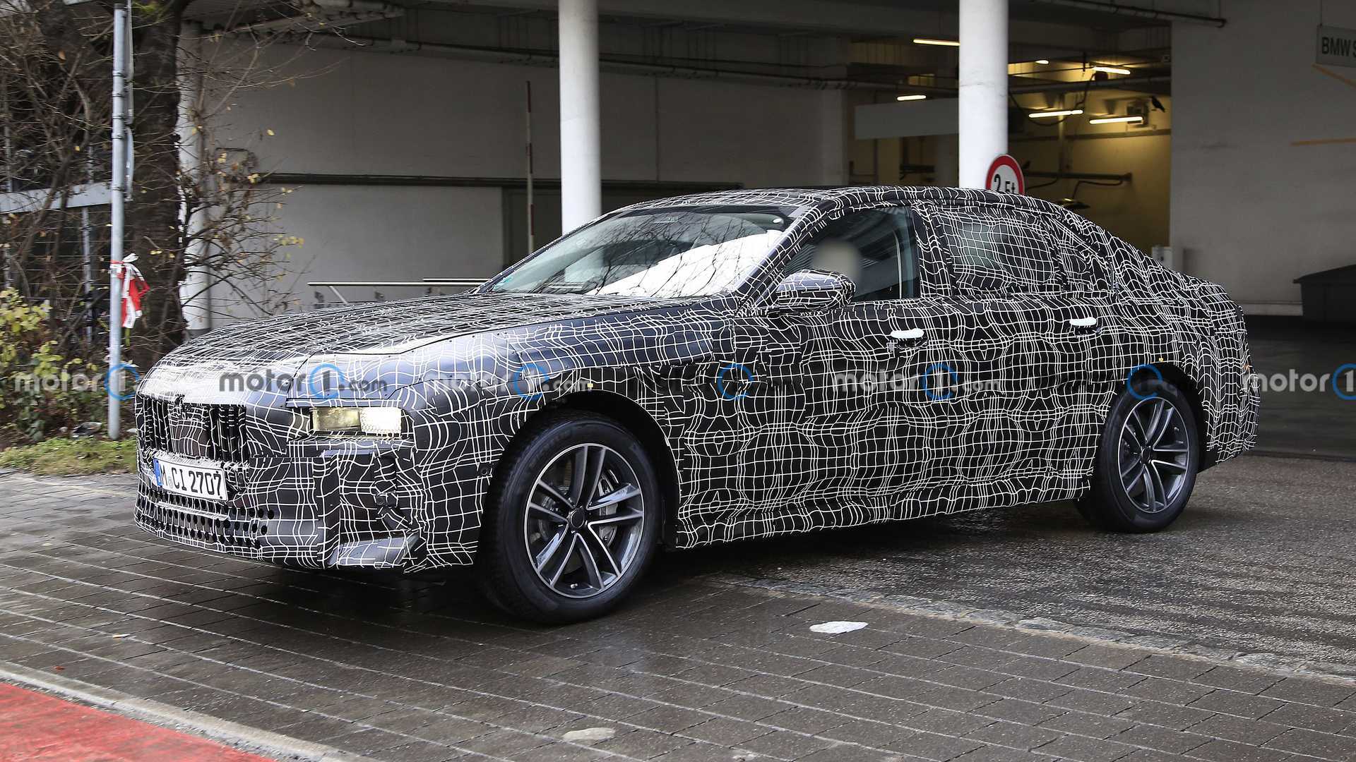 Next-Gen BMW 7 Series Hybrid and i7 EV Silently Lapping the 'Ring