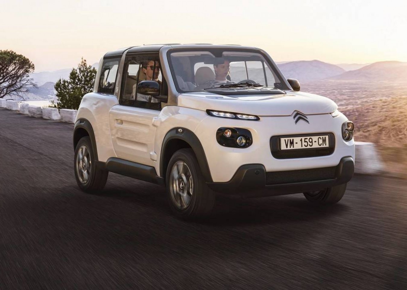 Citroen makes the E-Mehari even cooler with a Hard Top