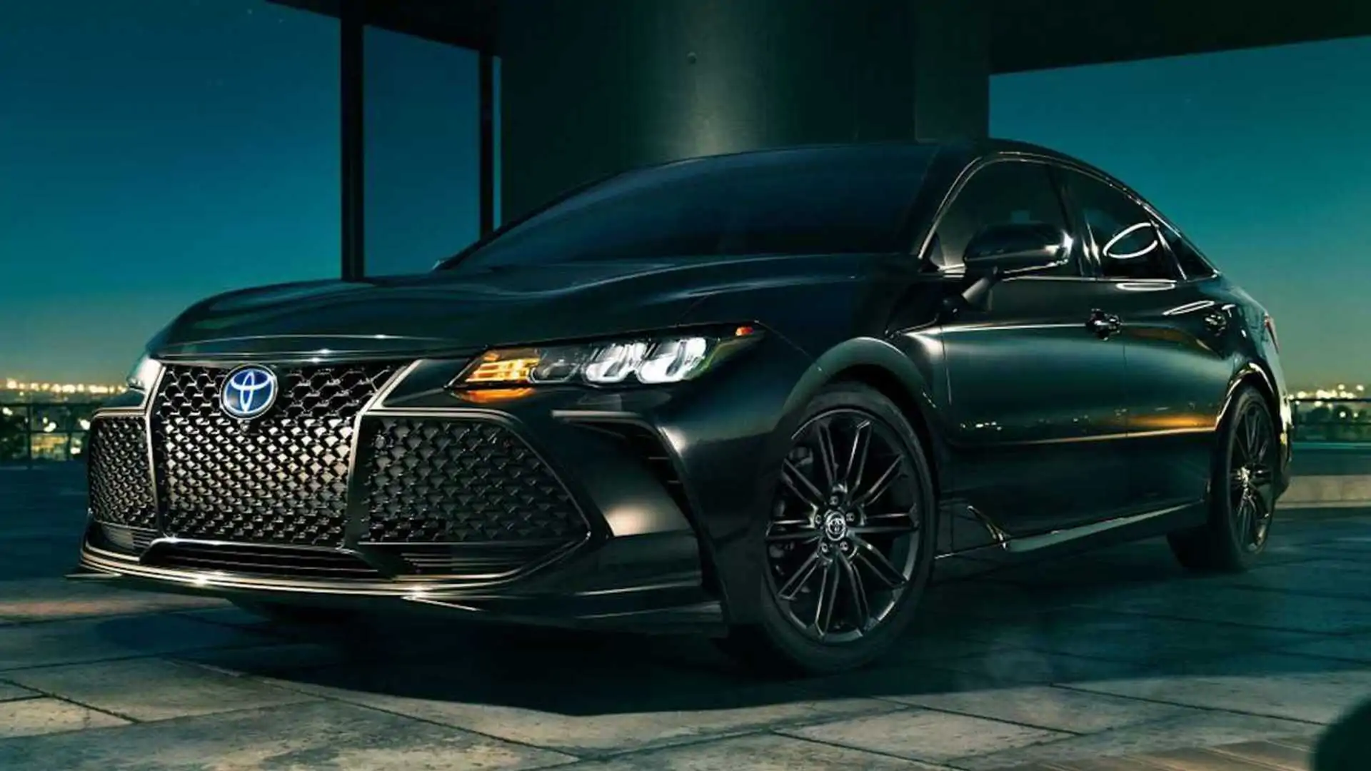 Toyota Avalon Nightshade Edition Gets Black Trim for 2022