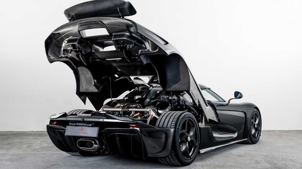 Koenigsegg Regera Gets Hand-Polished Bare Carbon Fiber Body